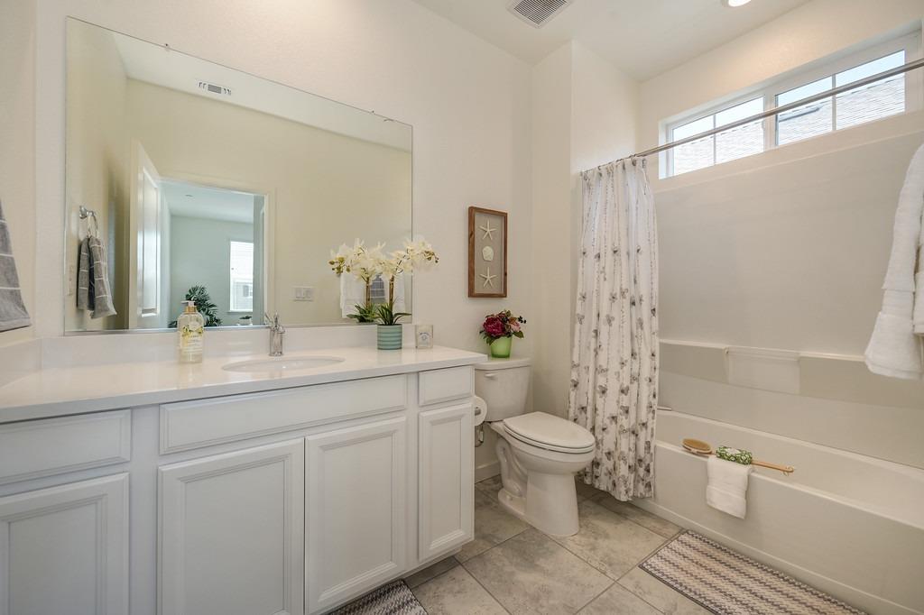 Detail Gallery Image 9 of 26 For 1200 Golden Angel Way, Sacramento,  CA 95838 - 2 Beds | 2/1 Baths