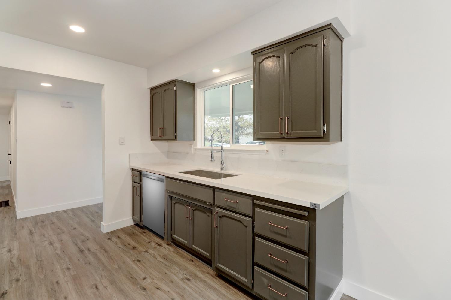 Detail Gallery Image 20 of 50 For 2038 Mission Ave, Carmichael,  CA 95608 - 3 Beds | 2 Baths