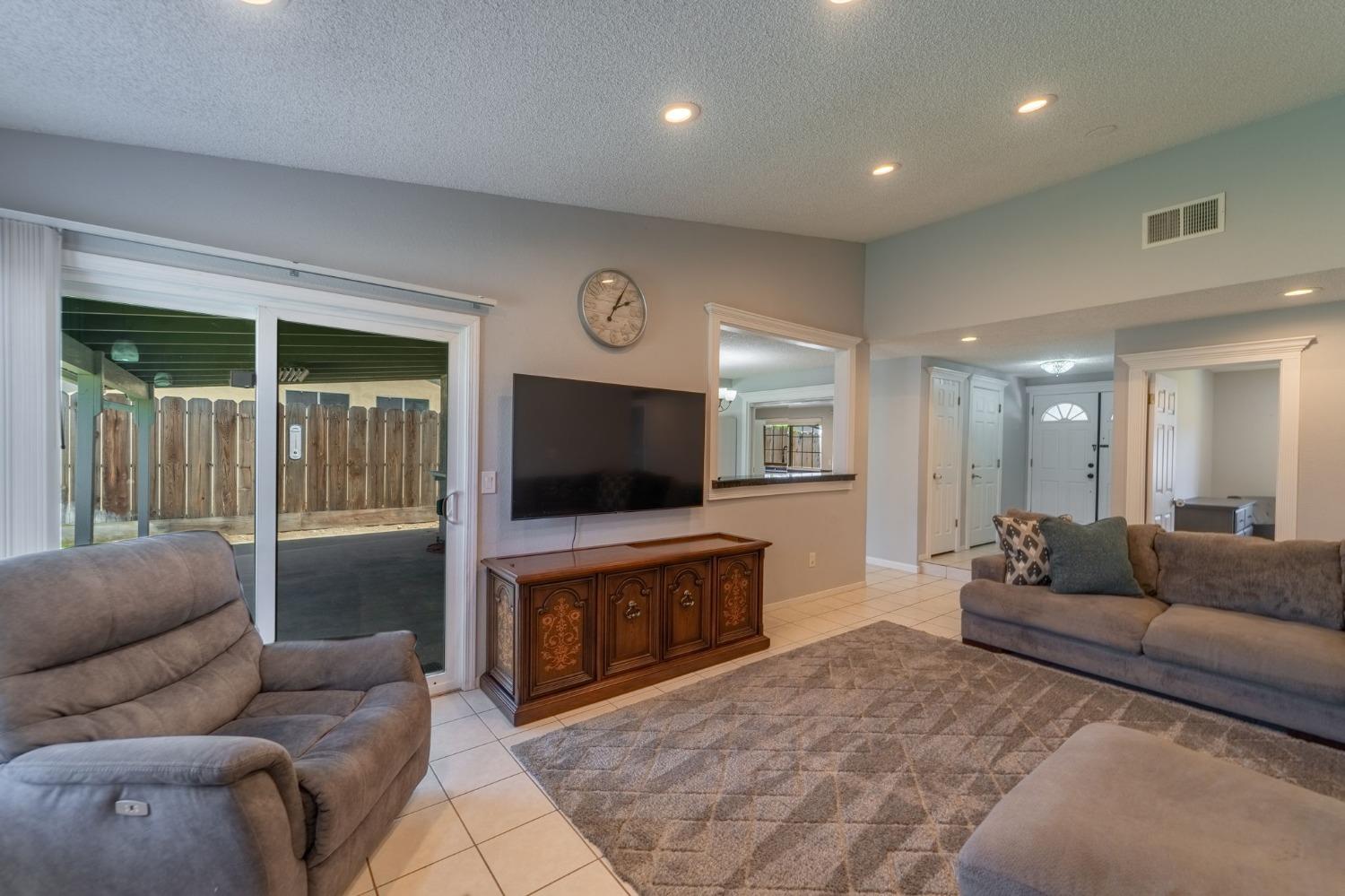 Detail Gallery Image 8 of 32 For 770 Berea Ct, Turlock,  CA 95382 - 3 Beds | 2 Baths