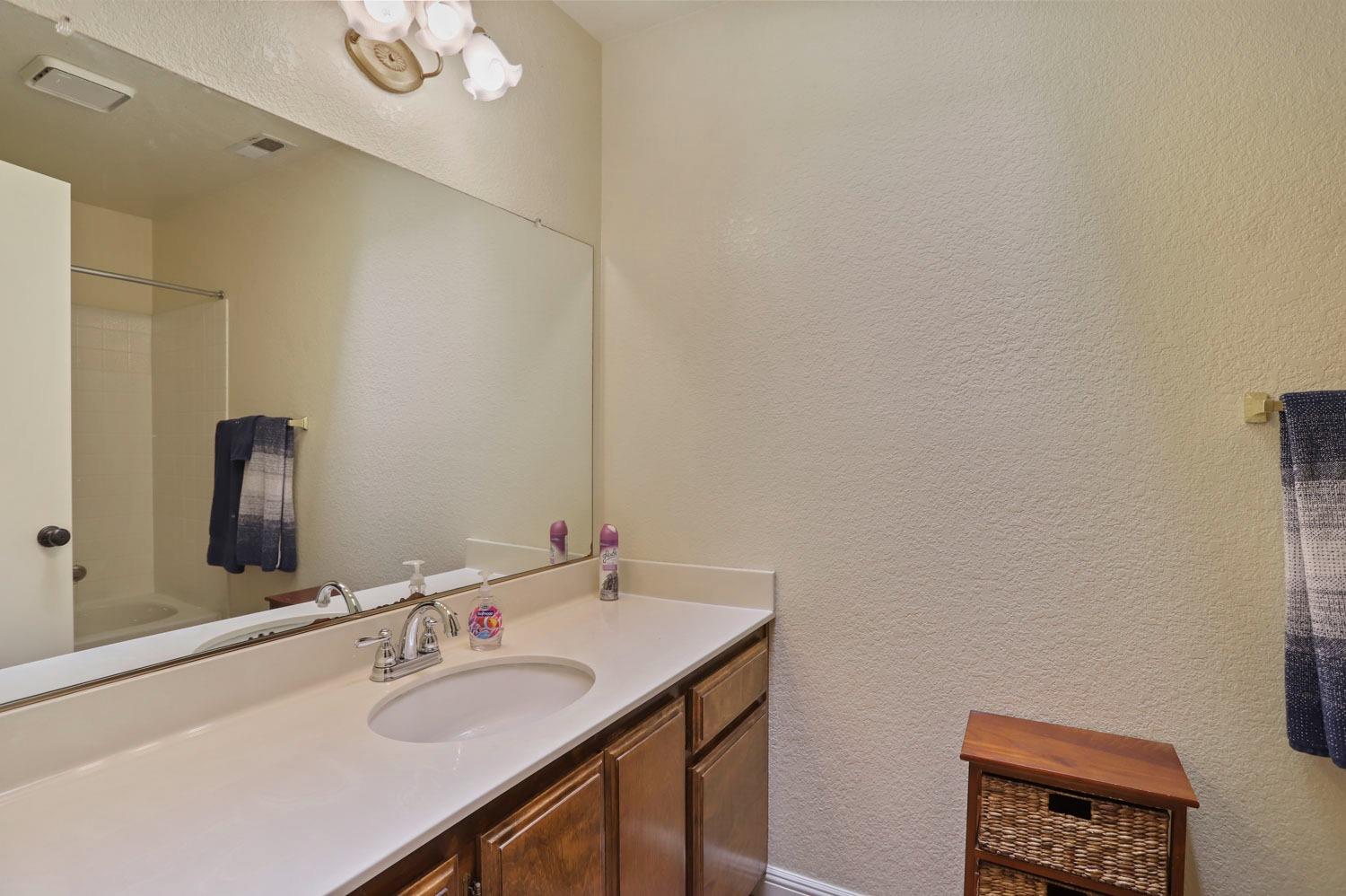 Detail Gallery Image 33 of 66 For 798 Los Flores Ct., Galt,  CA 95632 - 4 Beds | 2/1 Baths