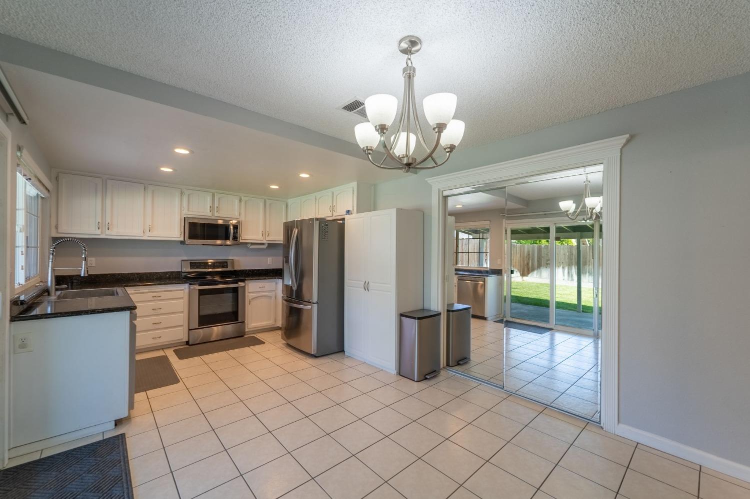 Detail Gallery Image 9 of 32 For 770 Berea Ct, Turlock,  CA 95382 - 3 Beds | 2 Baths