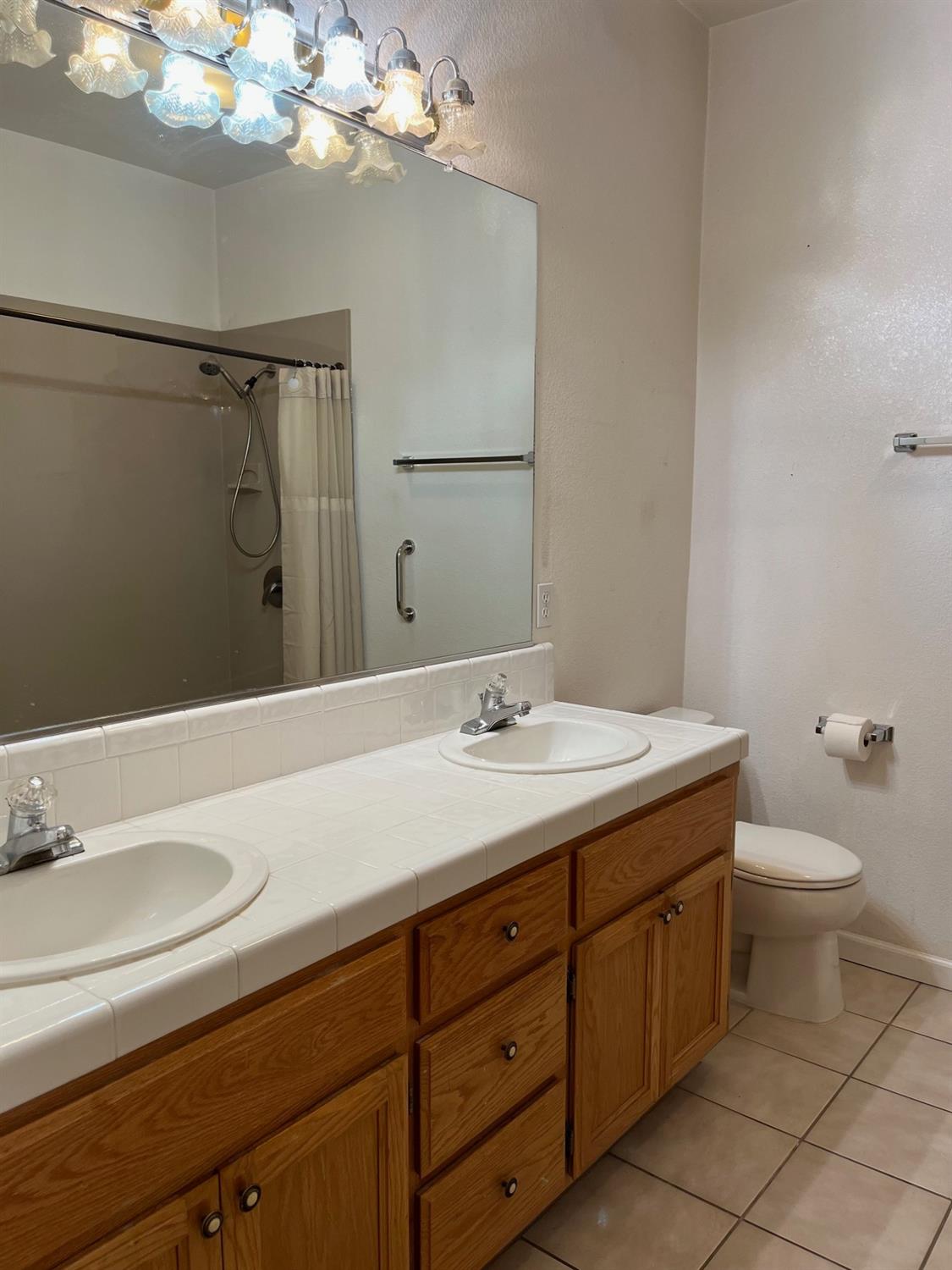 Detail Gallery Image 13 of 26 For 1799 Rockford Way, Turlock,  CA 95382 - 3 Beds | 2 Baths