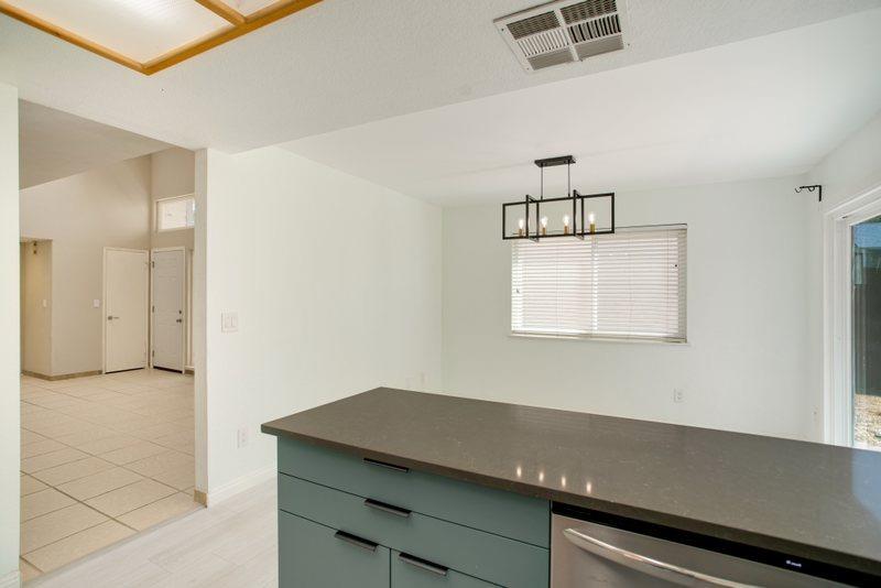Detail Gallery Image 13 of 37 For 2252 Sandcastle Way, Sacramento,  CA 95833 - 3 Beds | 2/1 Baths