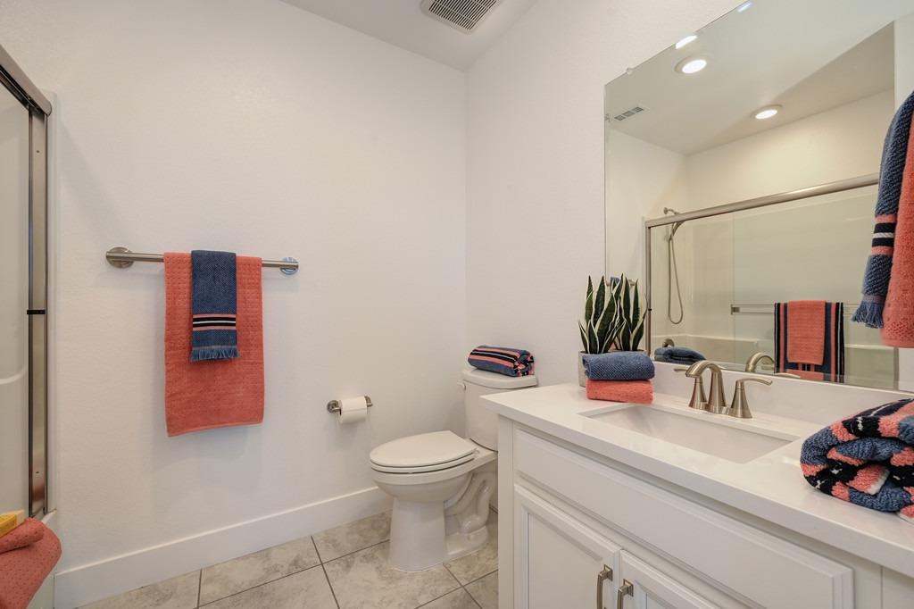 Detail Gallery Image 16 of 41 For 1000 Berryessa Ln #325,  Davis,  CA 95616 - 3 Beds | 2/1 Baths