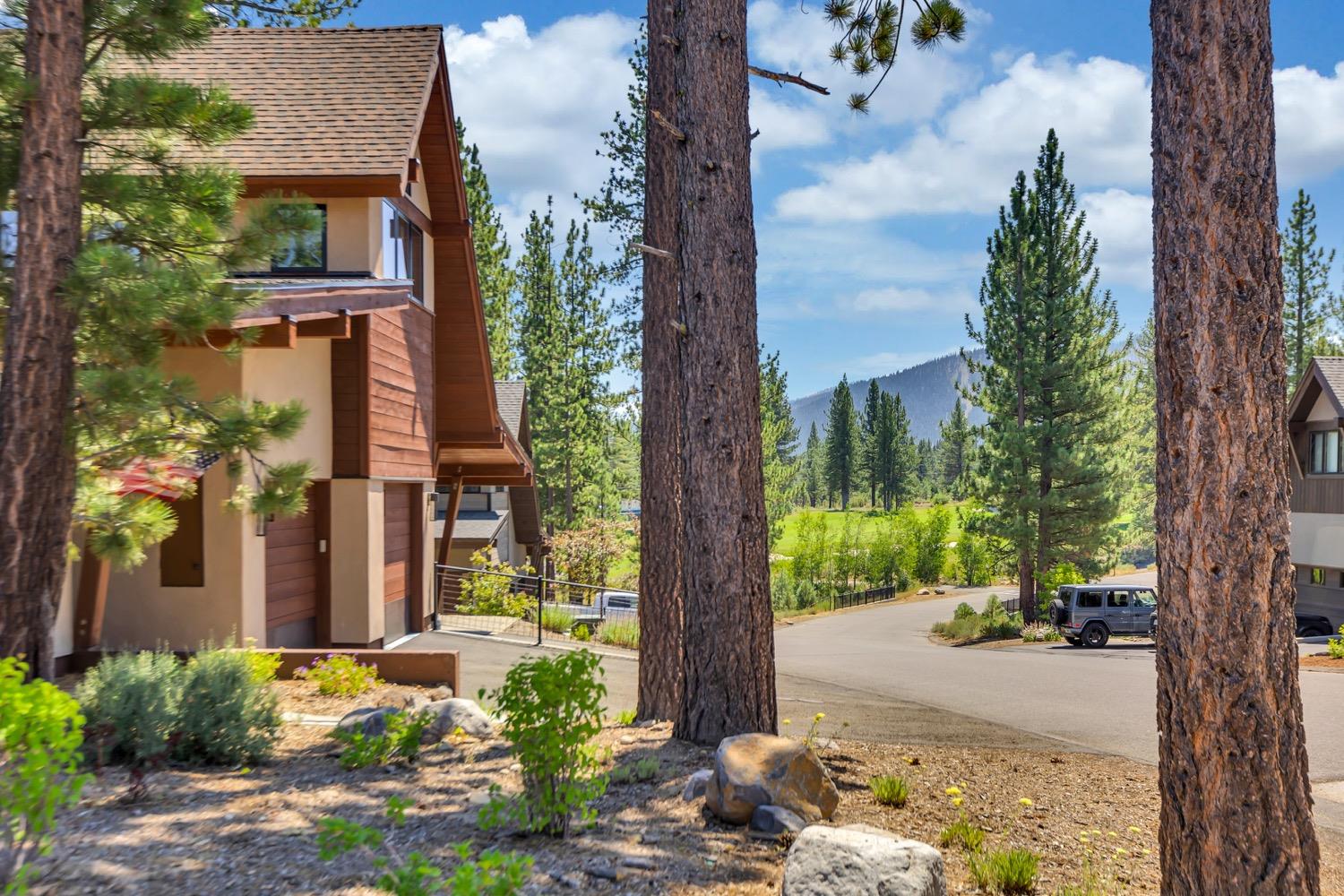 Detail Gallery Image 2 of 58 For 9106 Heartwood Dr, Truckee,  CA 96161 - 3 Beds | 3/1 Baths