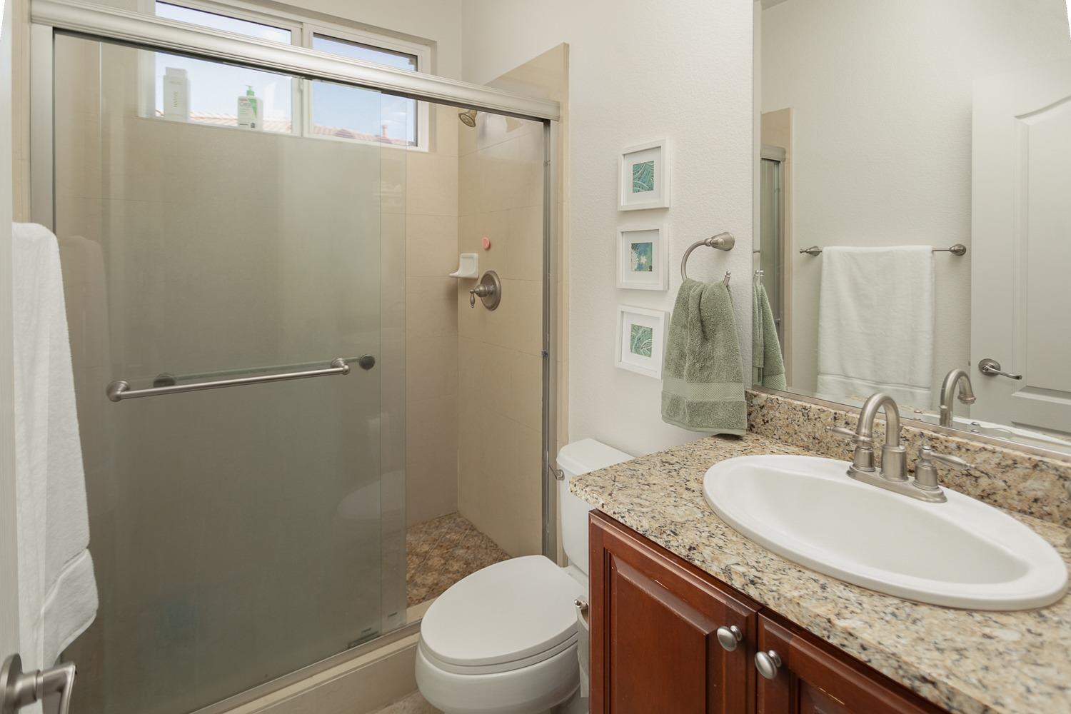Detail Gallery Image 12 of 33 For 1381 Sundance Dr, Plumas Lake,  CA 95961 - 5 Beds | 3/1 Baths