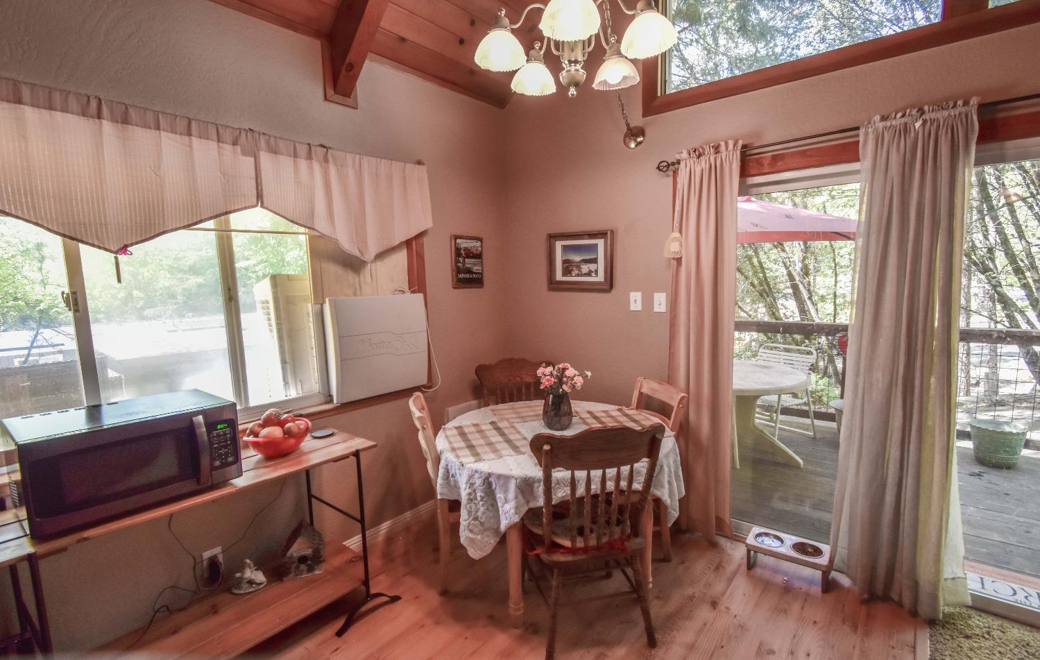 Detail Gallery Image 8 of 21 For 22128 Feather River Dr, Sonora,  CA 95370 - 3 Beds | 0/1 Baths