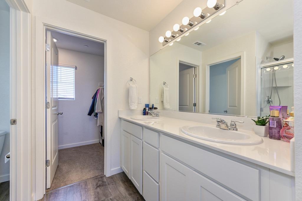 Detail Gallery Image 9 of 16 For 9249 Farmstead Cir, Roseville,  CA 95747 - 4 Beds | 2/1 Baths