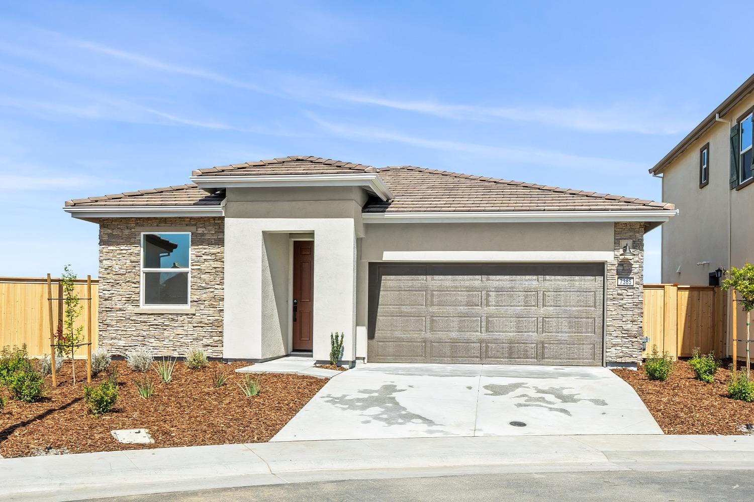 Detail Gallery Image 1 of 18 For 7385 Moon Dream Way, Roseville,  CA 95747 - 3 Beds | 2 Baths