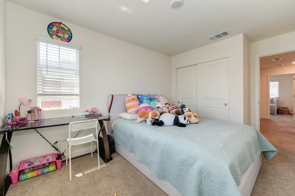 Detail Gallery Image 10 of 16 For 9249 Farmstead Cir, Roseville,  CA 95747 - 4 Beds | 2/1 Baths