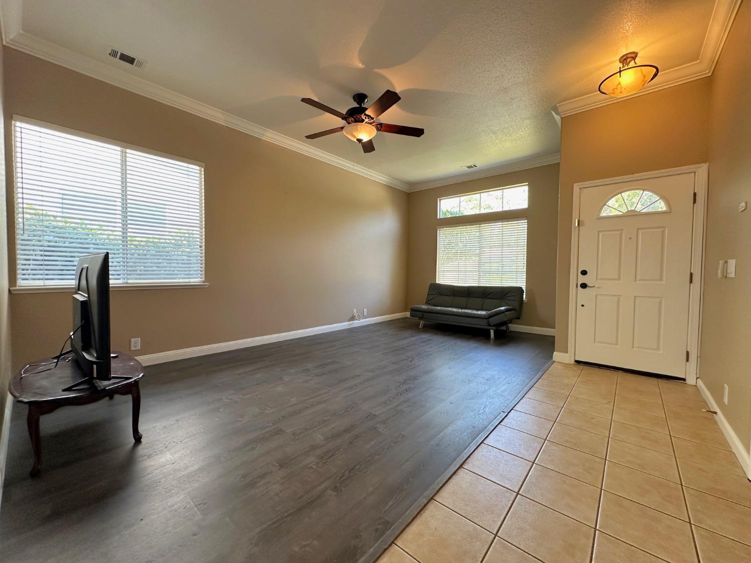 Detail Gallery Image 3 of 28 For 9985 River View Cir, Stockton,  CA 95209 - 4 Beds | 2 Baths