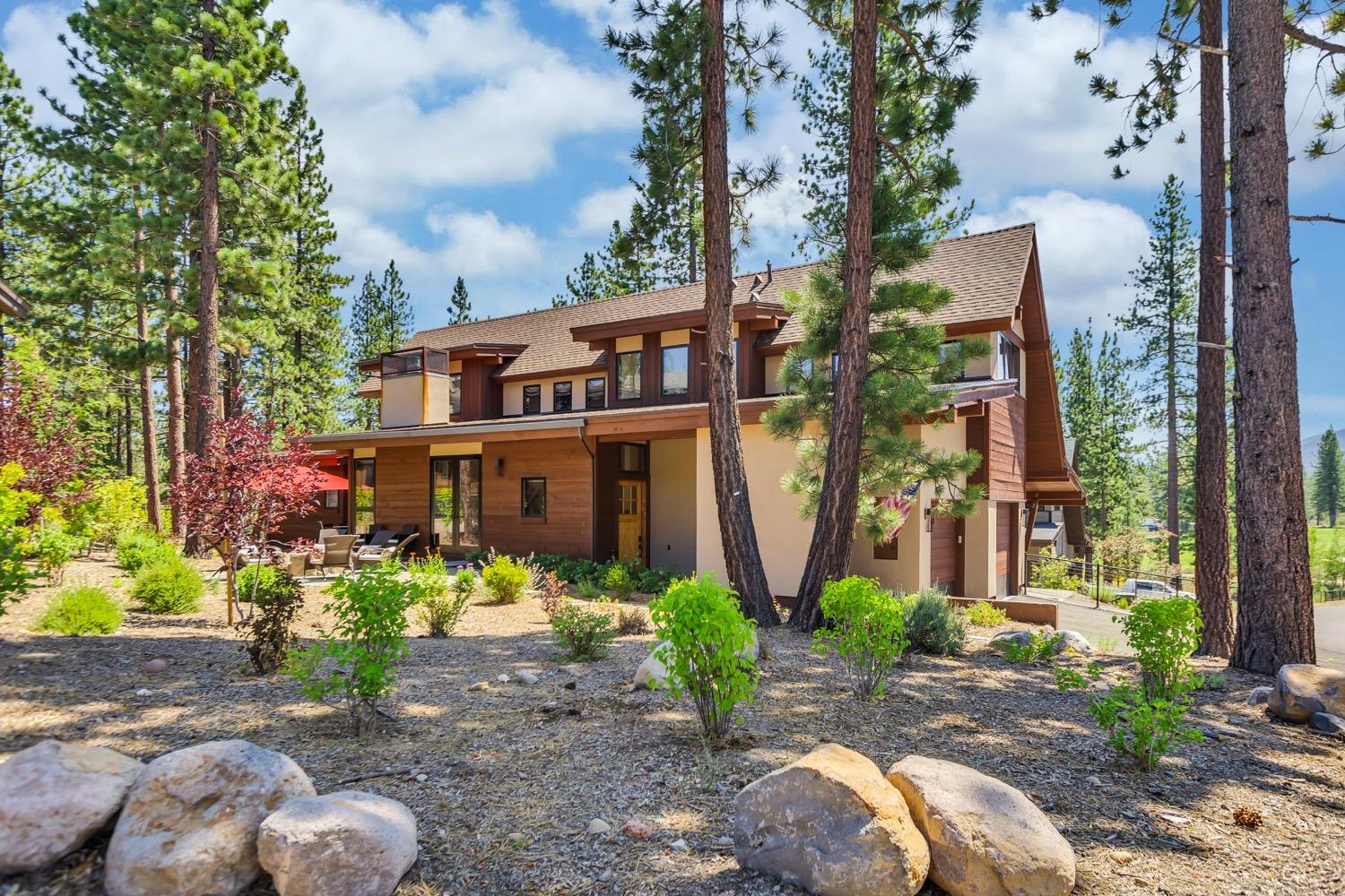 Detail Gallery Image 1 of 58 For 9106 Heartwood Dr, Truckee,  CA 96161 - 3 Beds | 3/1 Baths