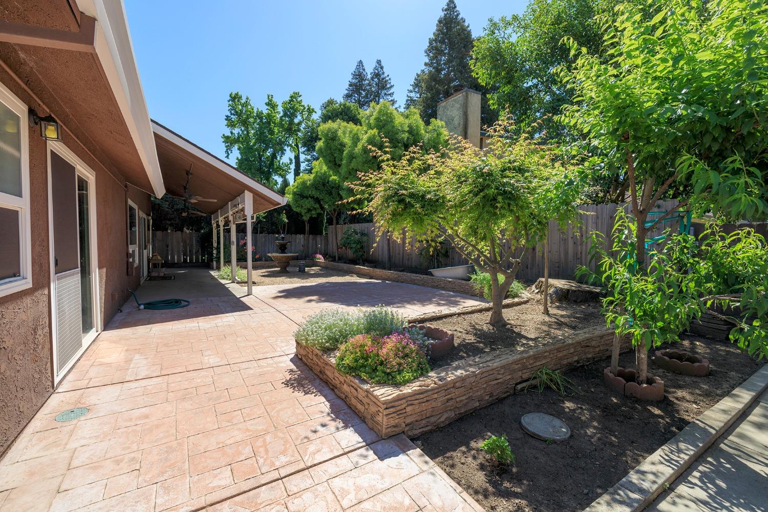 Detail Gallery Image 2 of 52 For 1103 River Bluff Dr, Oakdale,  CA 95361 - 3 Beds | 2 Baths