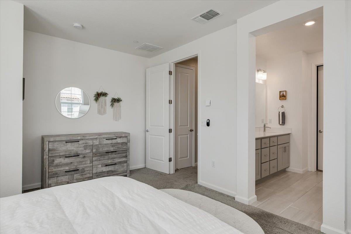 Detail Gallery Image 11 of 35 For 4379 E Commerce Way, Sacramento,  CA 95834 - 3 Beds | 2/1 Baths