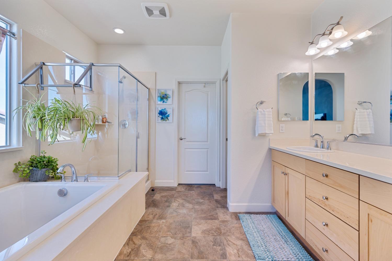 Detail Gallery Image 31 of 56 For 3826 Castellina Way, Manteca,  CA 95337 - 4 Beds | 3/1 Baths