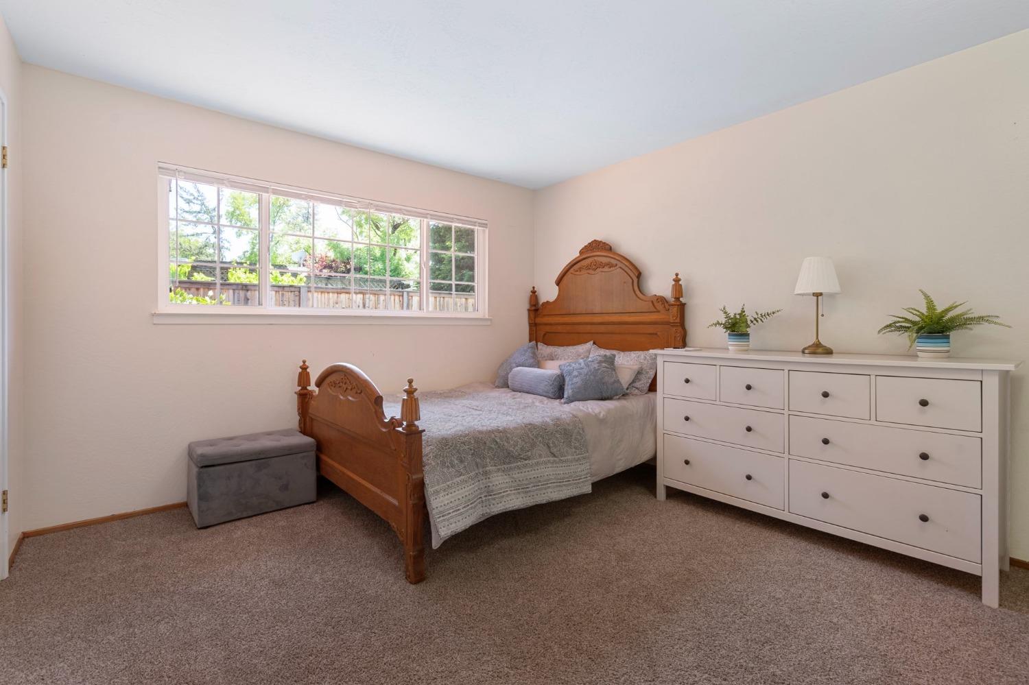 Detail Gallery Image 14 of 27 For 3501 Broadmoor Way, Carmichael,  CA 95608 - 4 Beds | 2/1 Baths