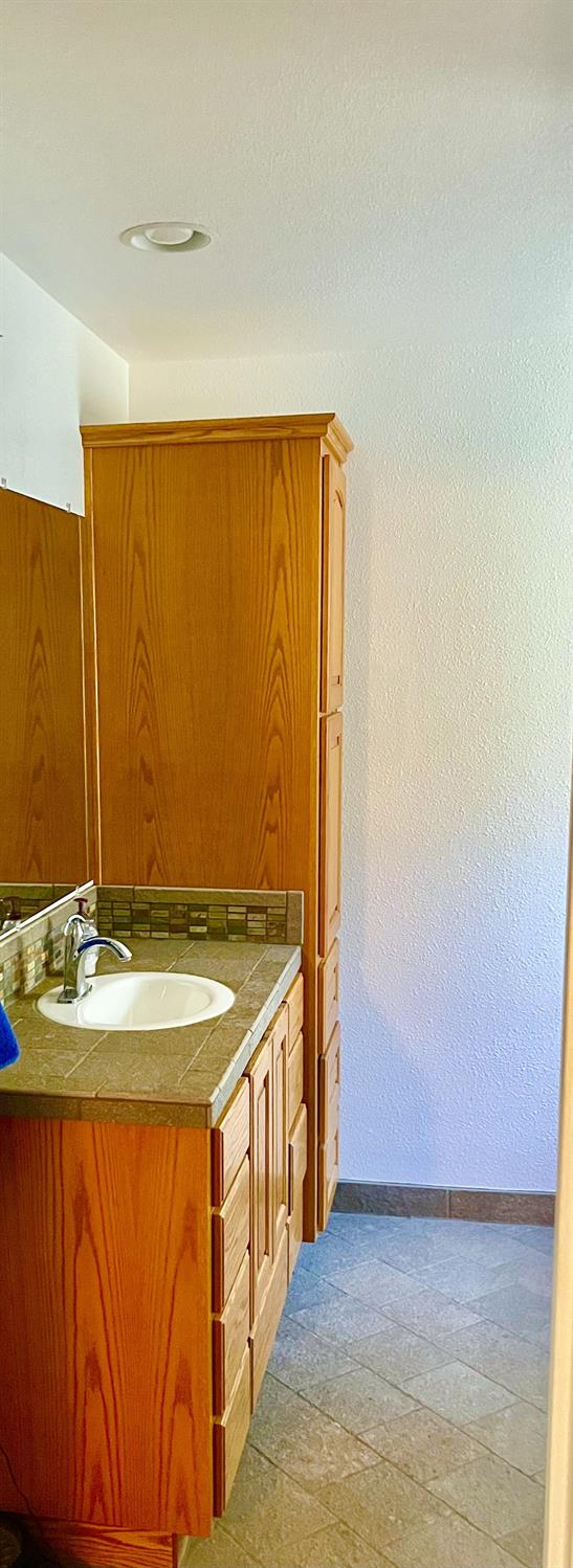 Detail Gallery Image 17 of 31 For 13233 Ridge Rd, Grass Valley,  CA 95945 - 2 Beds | 2 Baths
