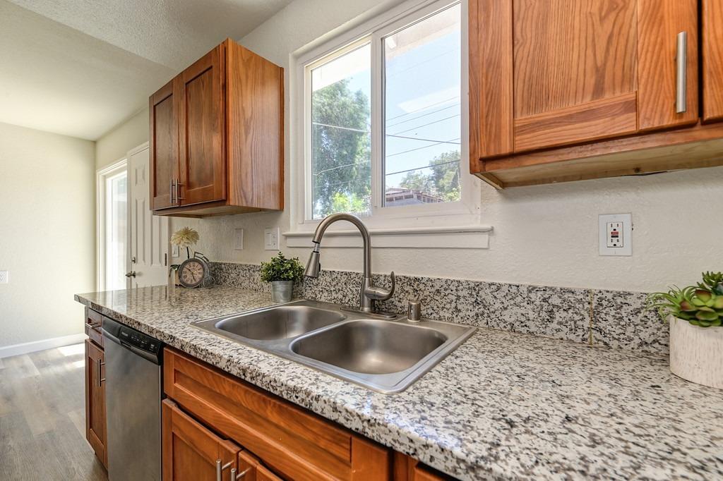 Detail Gallery Image 10 of 26 For 4120 Stephen Dr, North Highlands,  CA 95660 - 3 Beds | 1 Baths