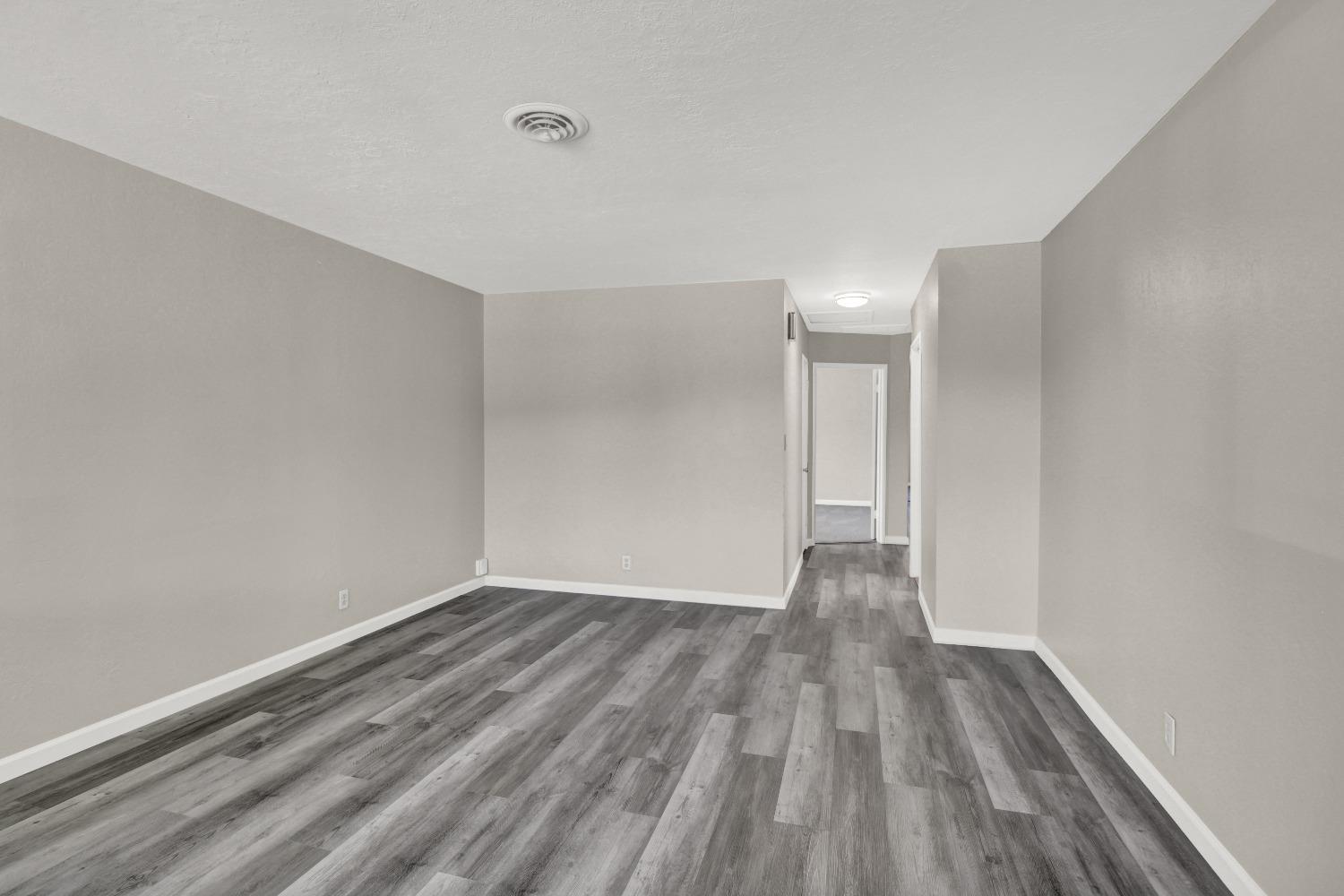 Detail Gallery Image 8 of 29 For 2325 E Scotts Ave, Stockton,  CA 95205 - 3 Beds | 2 Baths