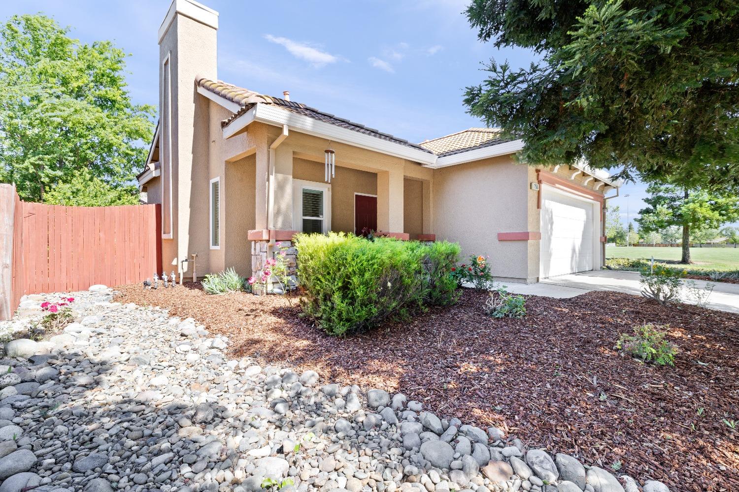 Detail Gallery Image 1 of 1 For 250 Groth Cir, Sacramento,  CA 95834 - 3 Beds | 2 Baths