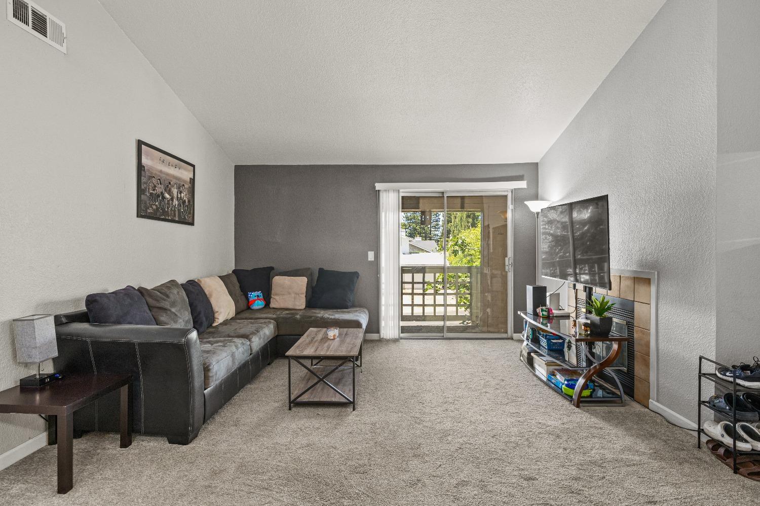 Detail Gallery Image 8 of 27 For 11150 Trinity River Dr #28,  Rancho Cordova,  CA 95670 - 3 Beds | 2 Baths