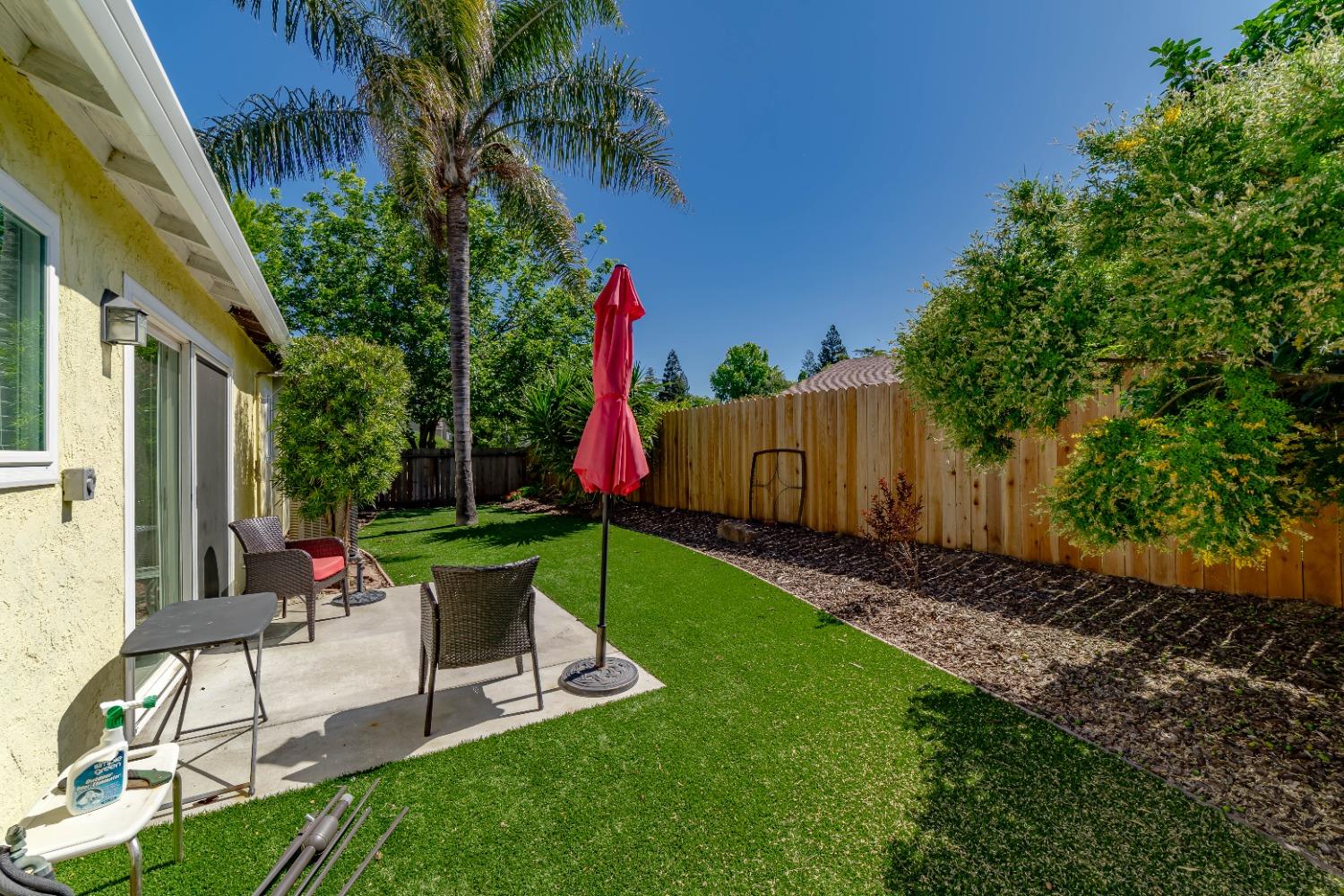 Detail Gallery Image 22 of 28 For 4001 Hollygrove Ct, Sacramento,  CA 95826 - 3 Beds | 2 Baths