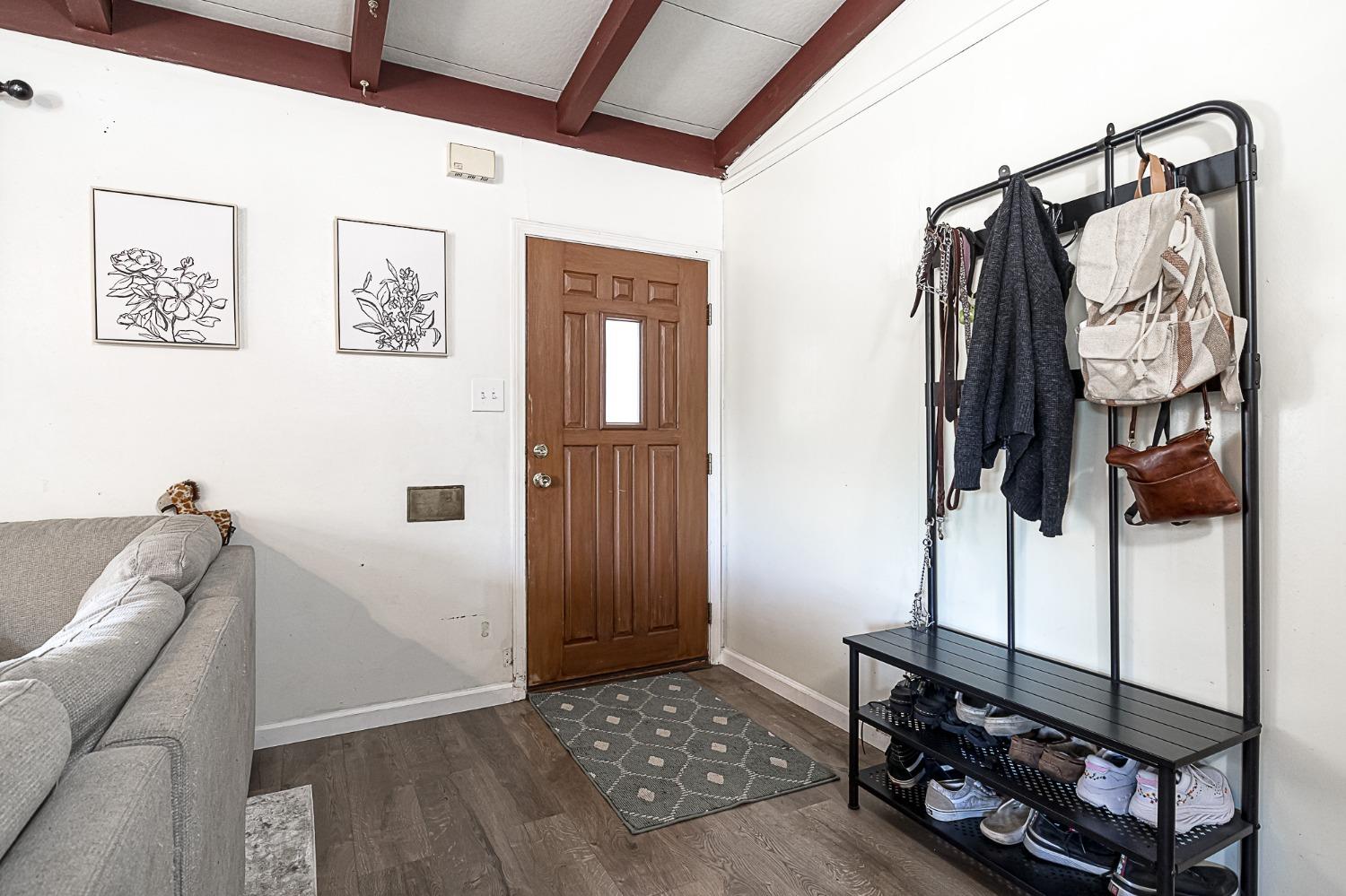Detail Gallery Image 6 of 25 For 3925 Delaware Ave, Stockton,  CA 95204 - 3 Beds | 1 Baths
