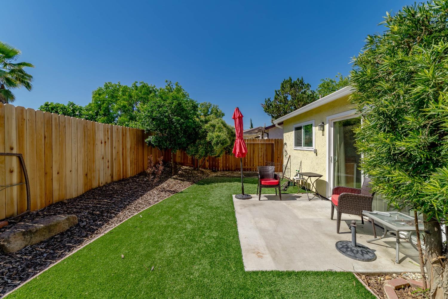 Detail Gallery Image 25 of 28 For 4001 Hollygrove Ct, Sacramento,  CA 95826 - 3 Beds | 2 Baths