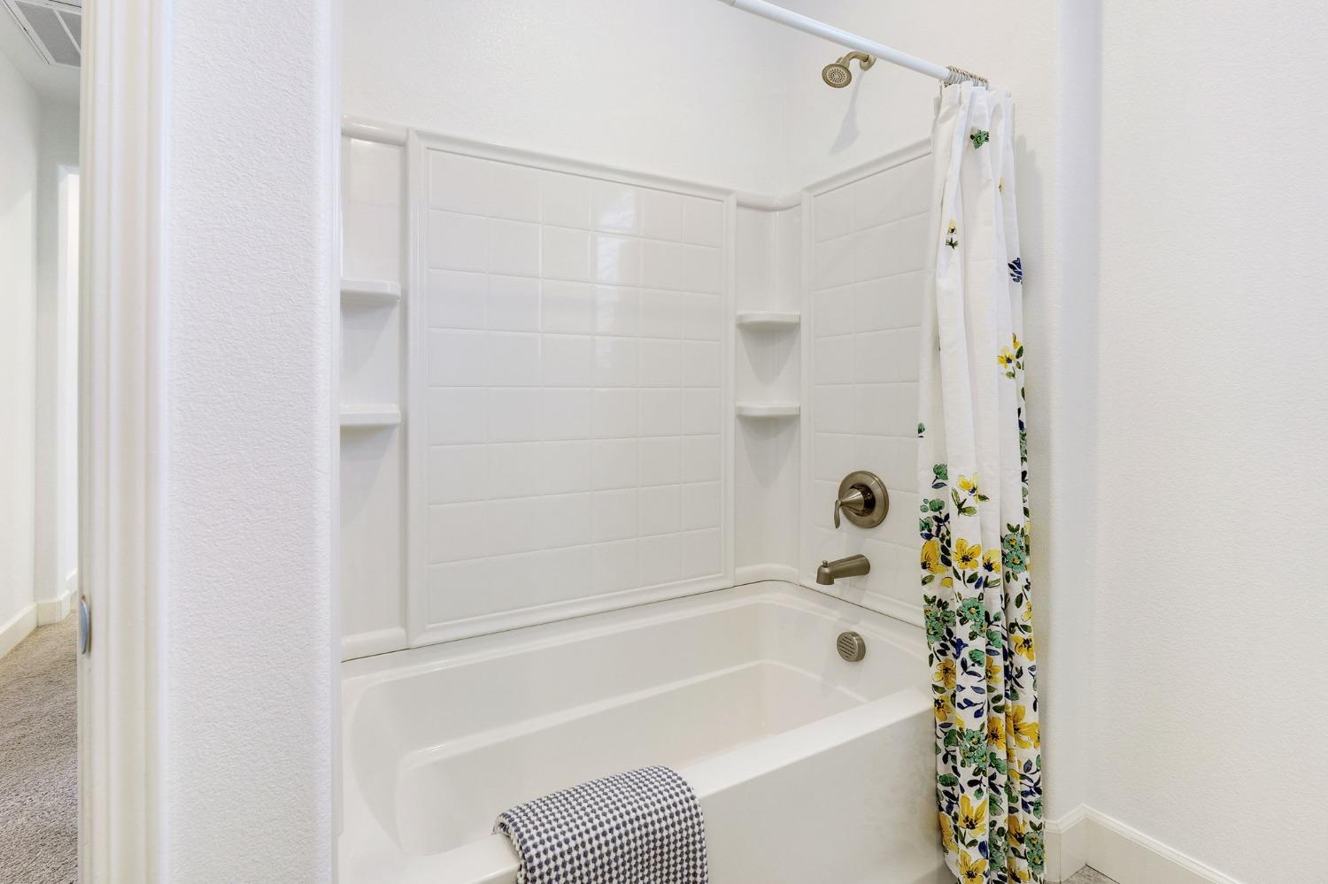 Detail Gallery Image 29 of 34 For 1062 Golden Sunray Ter, Davis,  CA 95616 - 3 Beds | 2/1 Baths