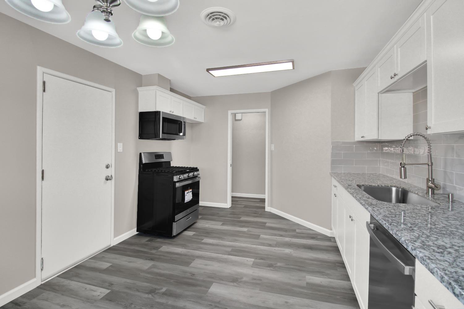 Detail Gallery Image 6 of 29 For 2325 E Scotts Ave, Stockton,  CA 95205 - 3 Beds | 2 Baths