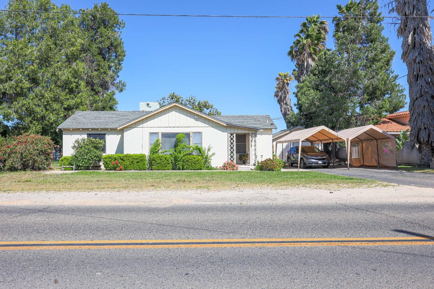 Detail Gallery Image 1 of 10 For 6210 Cypress, Winton,  CA 95388 - 2 Beds | 1/1 Baths