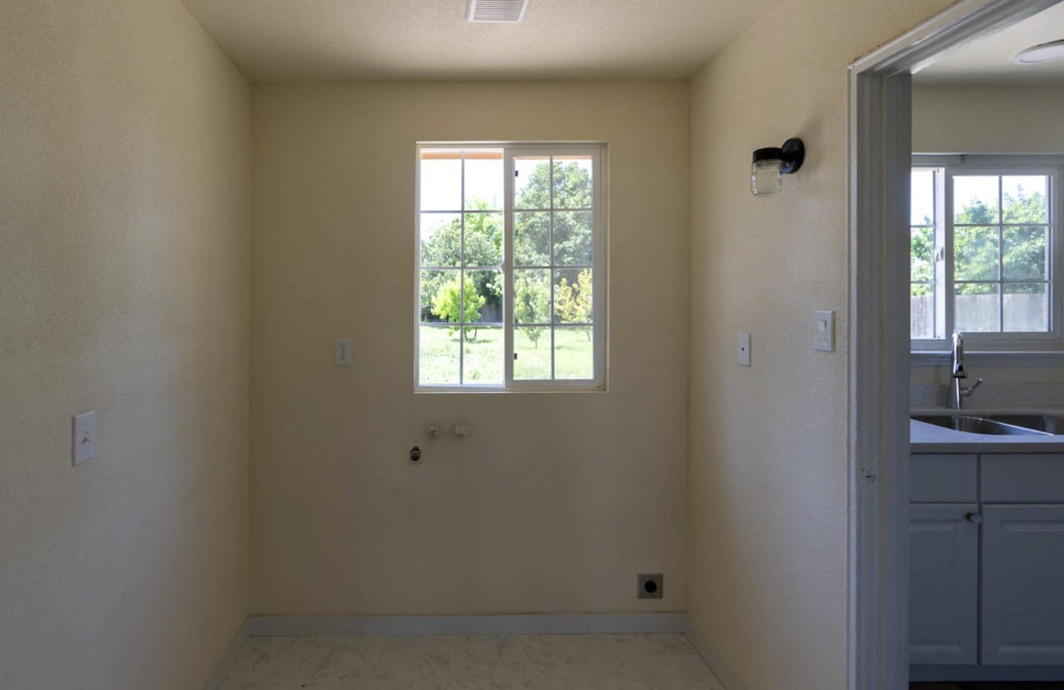 Detail Gallery Image 30 of 35 For 1034 E 22nd St, Merced,  CA 95340 - 3 Beds | 2 Baths