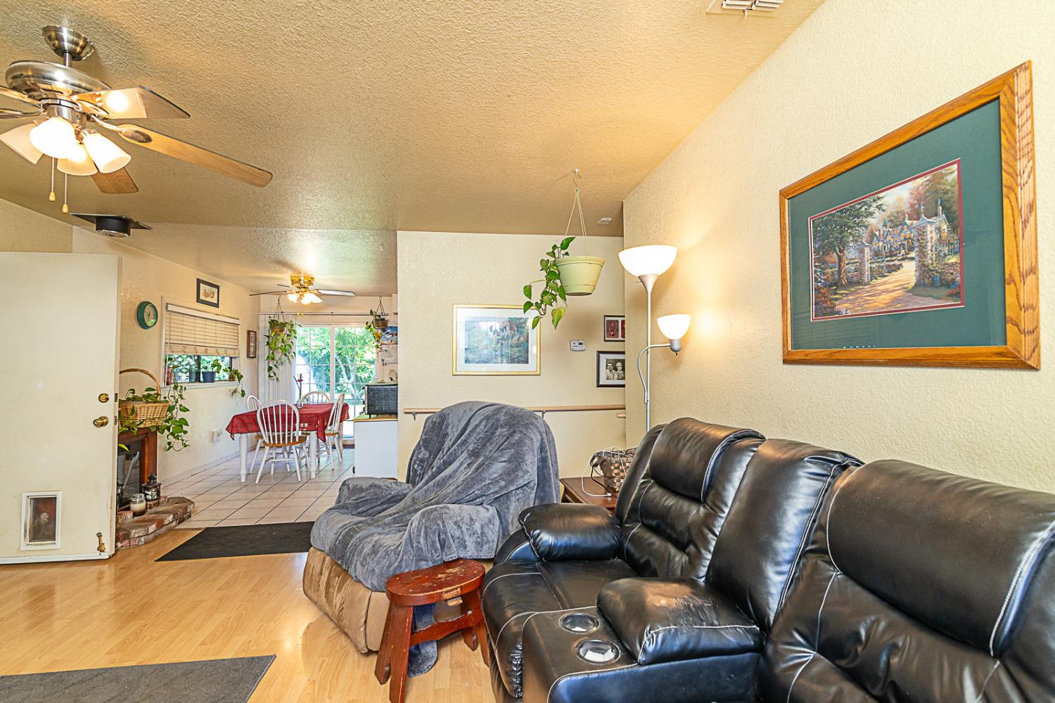 Detail Gallery Image 4 of 40 For 12109 Washburn Ave, Waterford,  CA 95386 - 3 Beds | 2 Baths