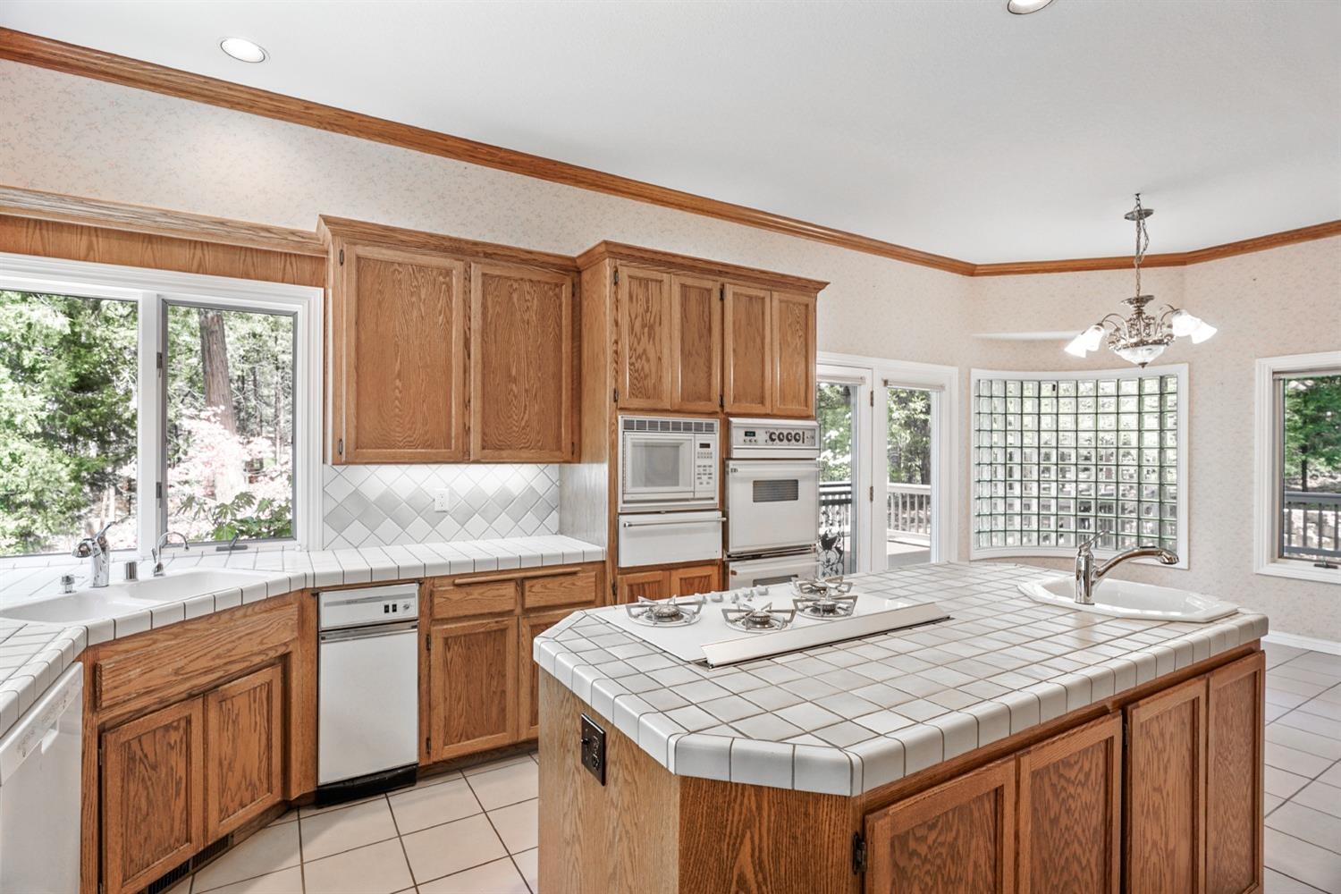 Detail Gallery Image 9 of 45 For 13089 Somerset Dr, Grass Valley,  CA 95945 - 3 Beds | 3/1 Baths