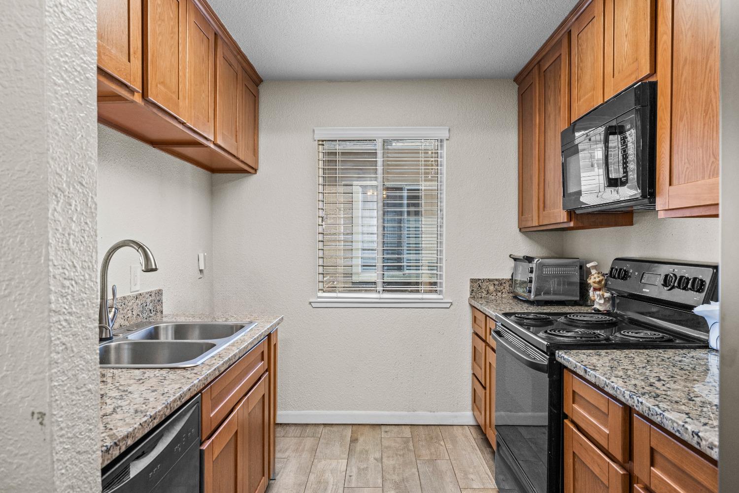 Detail Gallery Image 11 of 27 For 11150 Trinity River Dr #28,  Rancho Cordova,  CA 95670 - 3 Beds | 2 Baths