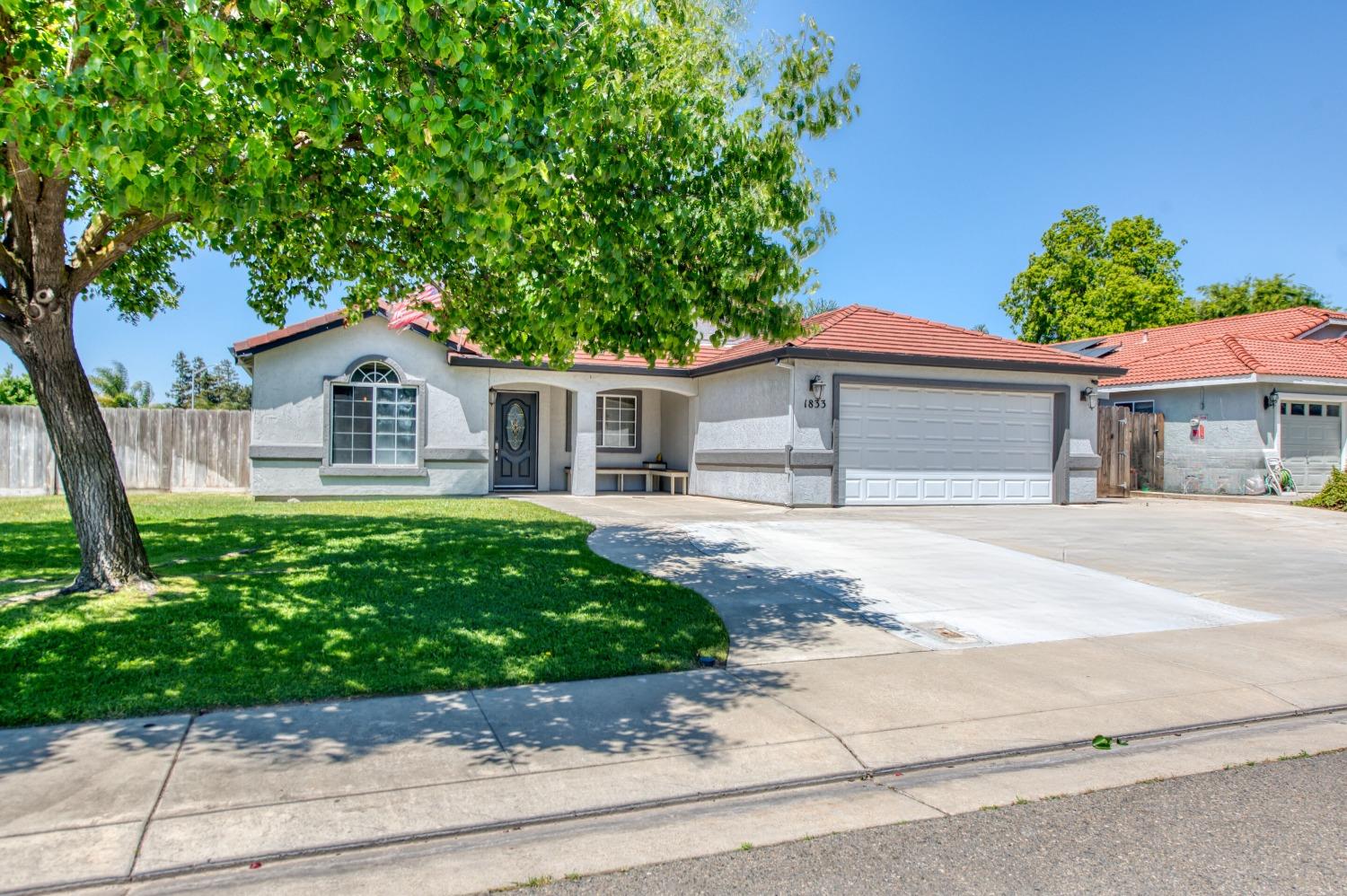 Detail Gallery Image 2 of 42 For 1833 Foxtail Ct, Atwater,  CA 95301 - 4 Beds | 2 Baths