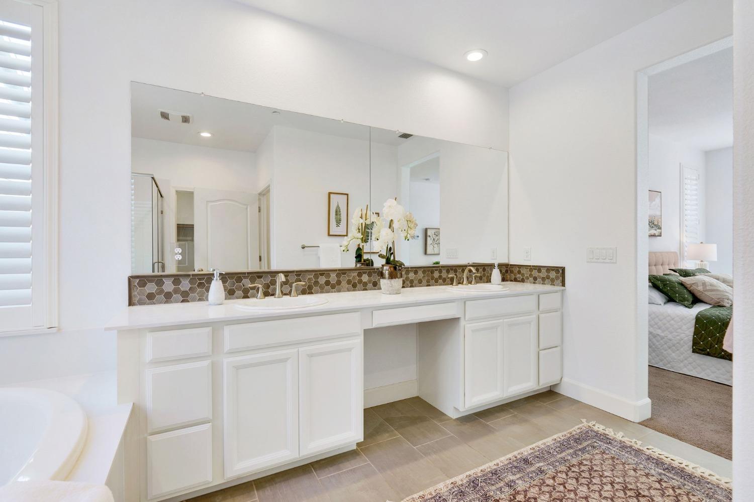Detail Gallery Image 18 of 34 For 1062 Golden Sunray Ter, Davis,  CA 95616 - 3 Beds | 2/1 Baths