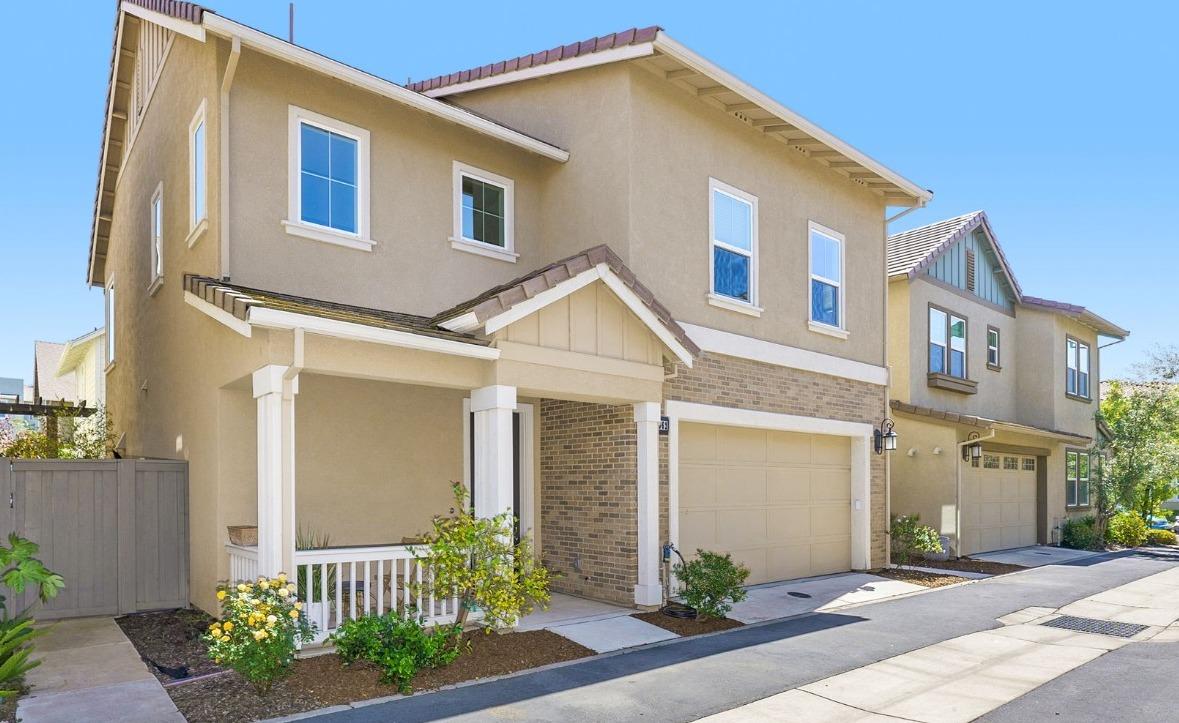Detail Gallery Image 1 of 34 For 1062 Golden Sunray Ter, Davis,  CA 95616 - 3 Beds | 2/1 Baths
