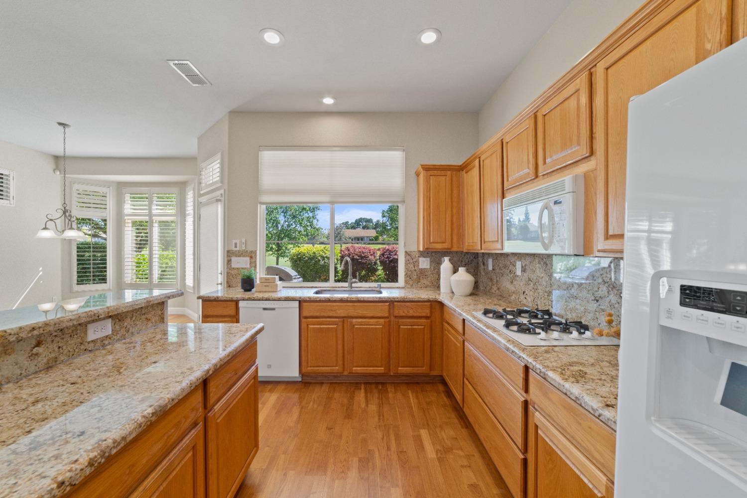Detail Gallery Image 11 of 43 For 8124 Stagecoach Cir, Roseville,  CA 95747 - 3 Beds | 2/1 Baths