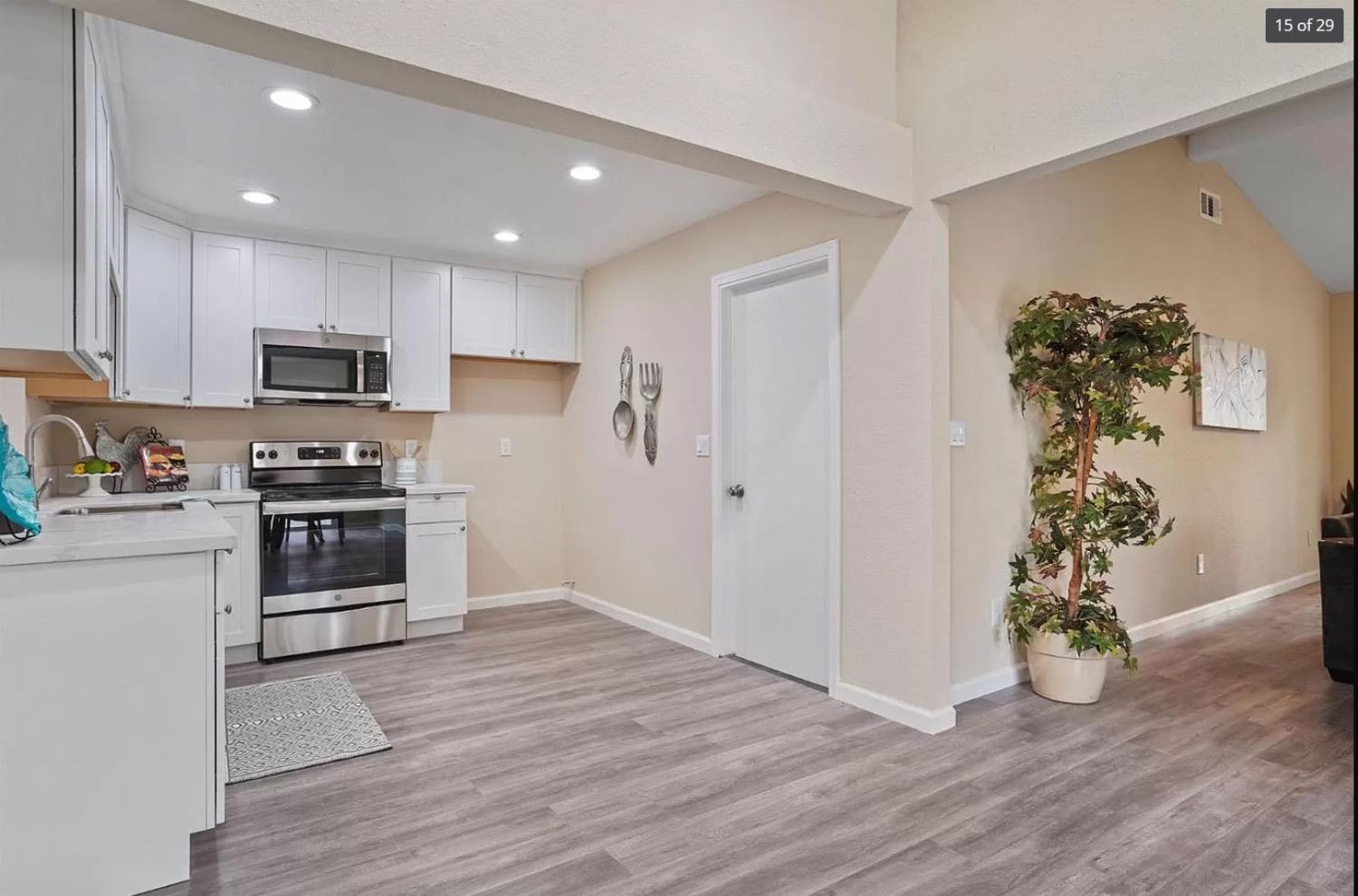 Detail Gallery Image 12 of 21 For 6684 Spoerriwood Ct, Sacramento,  CA 95828 - 2 Beds | 2 Baths