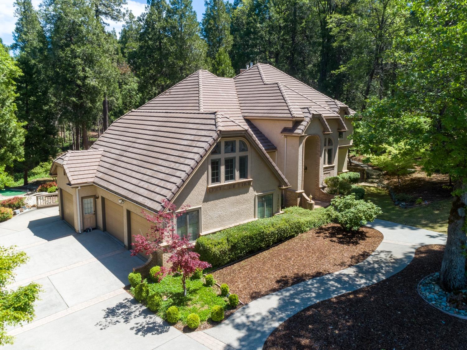 Detail Gallery Image 1 of 50 For 13089 Somerset Dr, Grass Valley,  CA 95945 - 3 Beds | 3/1 Baths