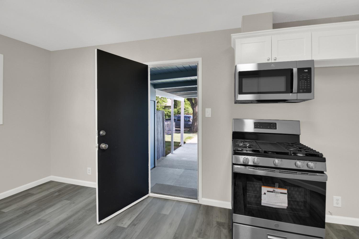 Detail Gallery Image 7 of 29 For 2325 E Scotts Ave, Stockton,  CA 95205 - 3 Beds | 2 Baths