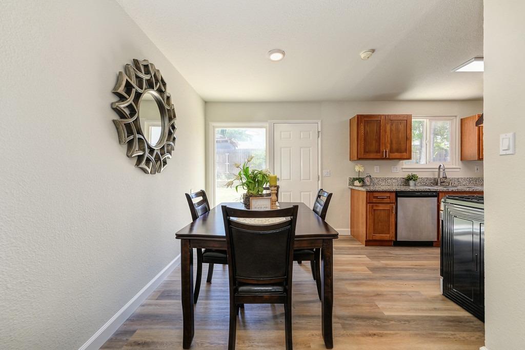 Detail Gallery Image 6 of 26 For 4120 Stephen Dr, North Highlands,  CA 95660 - 3 Beds | 1 Baths