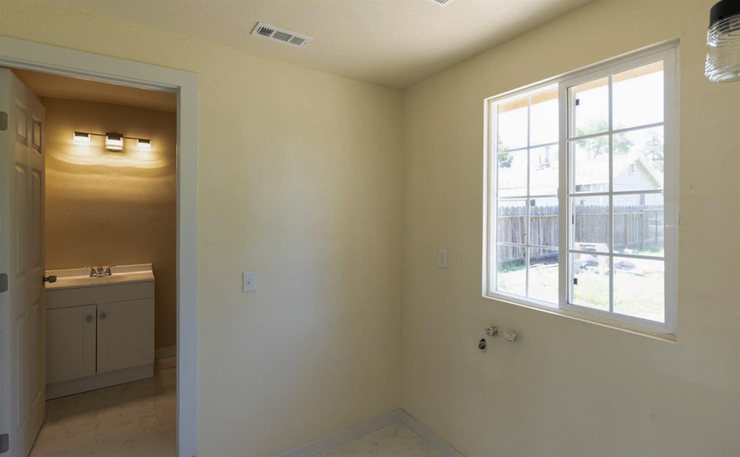 Detail Gallery Image 34 of 35 For 1034 E 22nd St, Merced,  CA 95340 - 3 Beds | 2 Baths