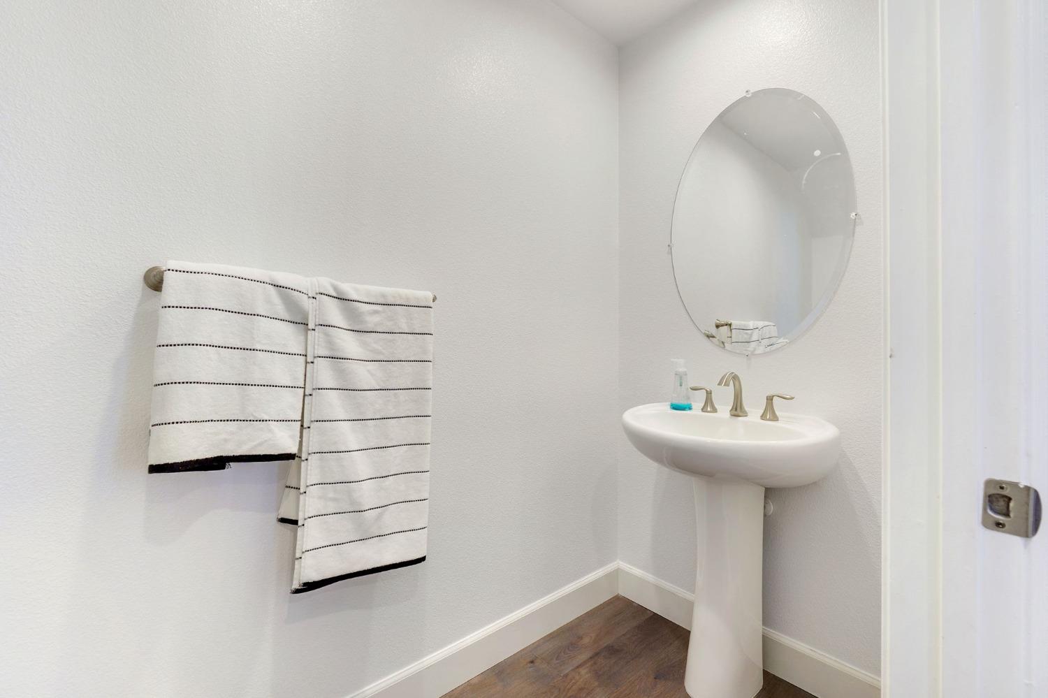 Detail Gallery Image 13 of 34 For 1062 Golden Sunray Ter, Davis,  CA 95616 - 3 Beds | 2/1 Baths