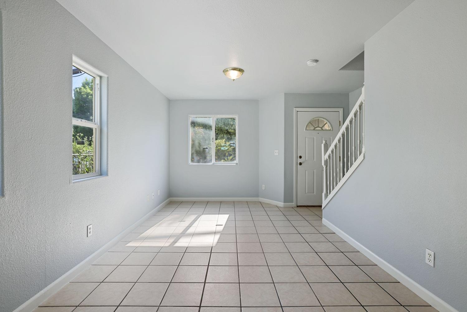 Detail Gallery Image 8 of 34 For 118 S Sierra Nevada St, Stockton,  CA 95205 - 3 Beds | 2/1 Baths