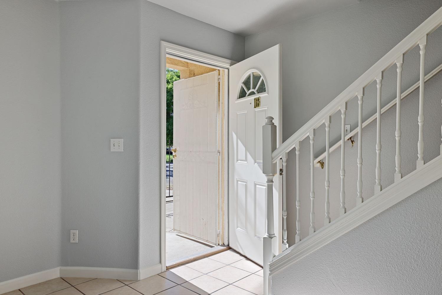 Detail Gallery Image 6 of 34 For 118 S Sierra Nevada St, Stockton,  CA 95205 - 3 Beds | 2/1 Baths