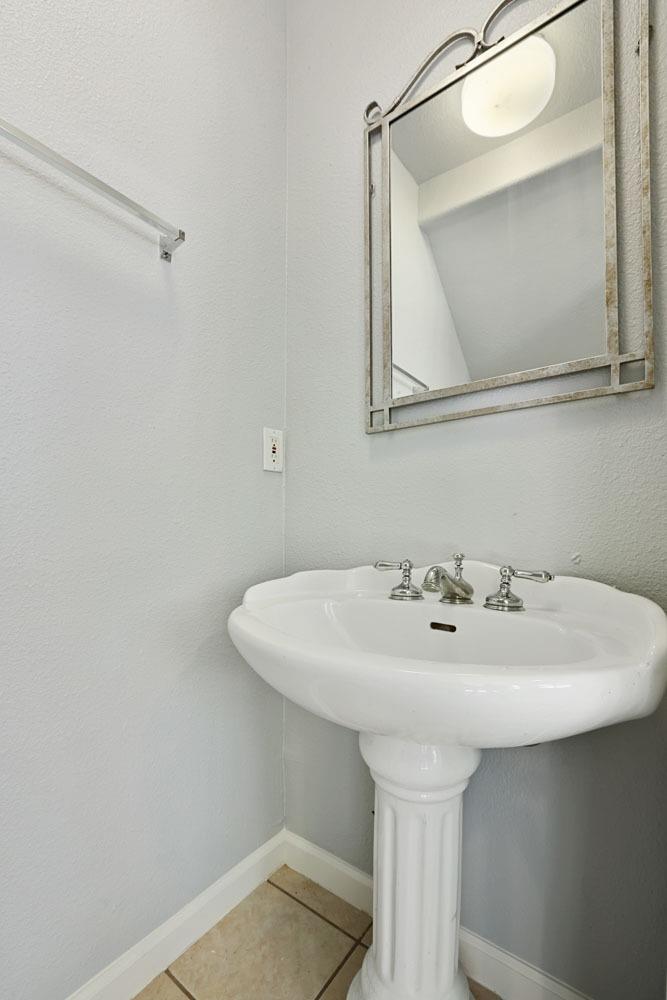 Detail Gallery Image 10 of 34 For 118 S Sierra Nevada St, Stockton,  CA 95205 - 3 Beds | 2/1 Baths