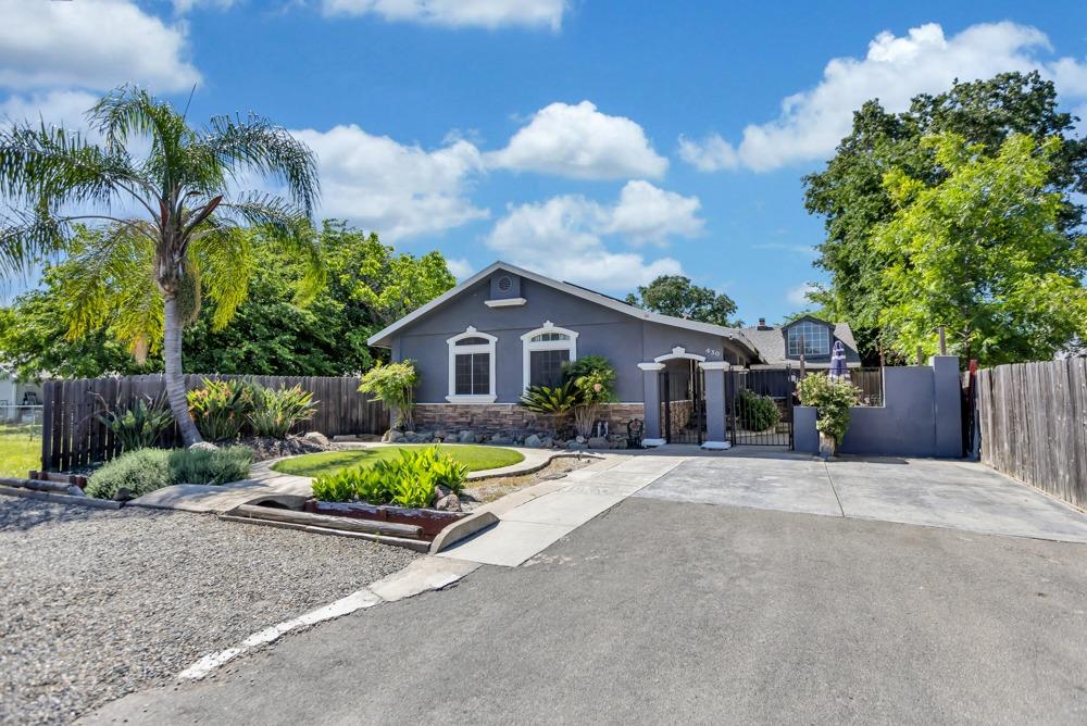 Detail Gallery Image 5 of 55 For 430 N St, Rio Linda,  CA 95673 - 4 Beds | 3/1 Baths