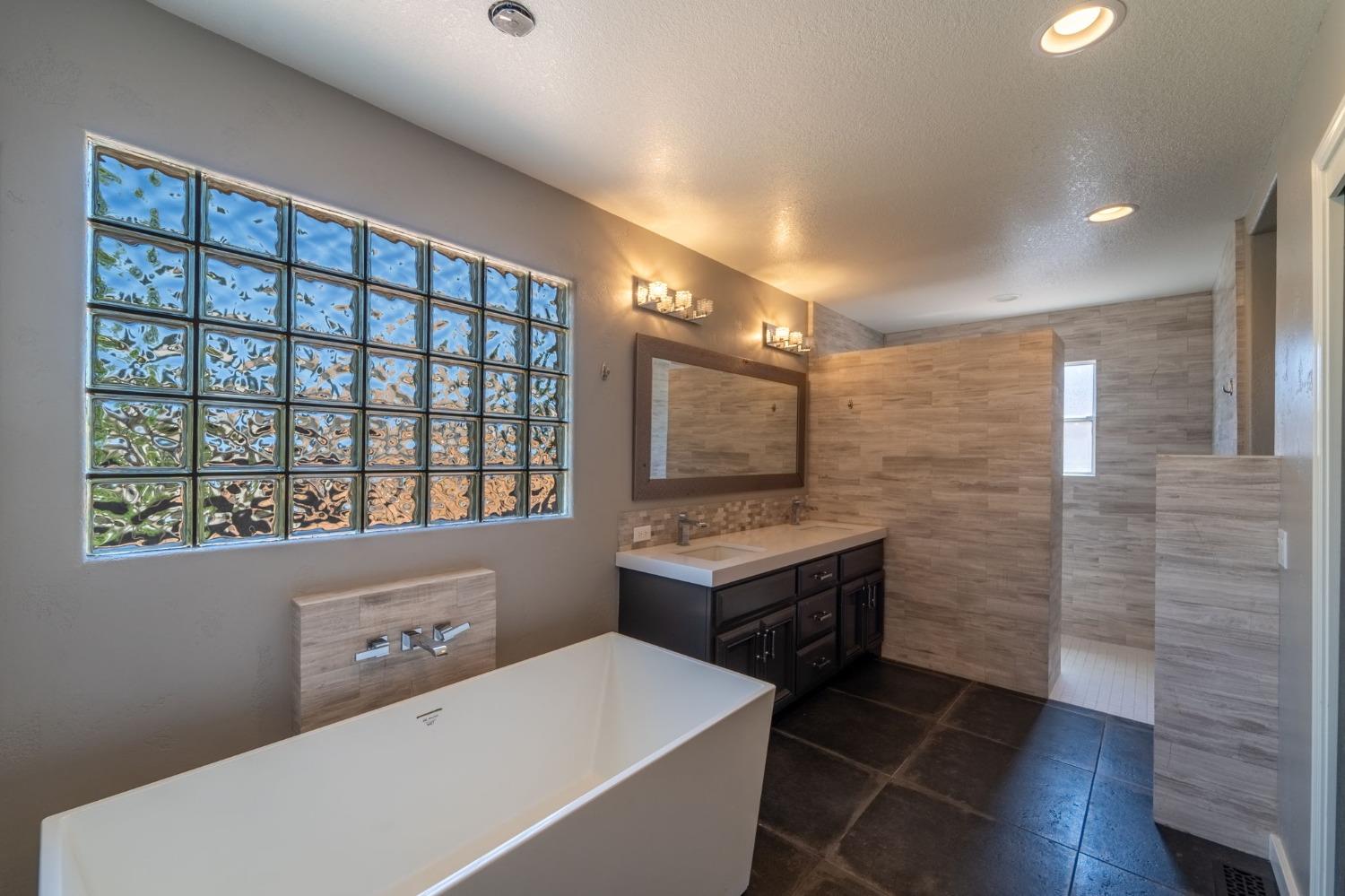 Detail Gallery Image 22 of 31 For 2570 Hogan Dr, Turlock,  CA 95382 - 4 Beds | 2/1 Baths